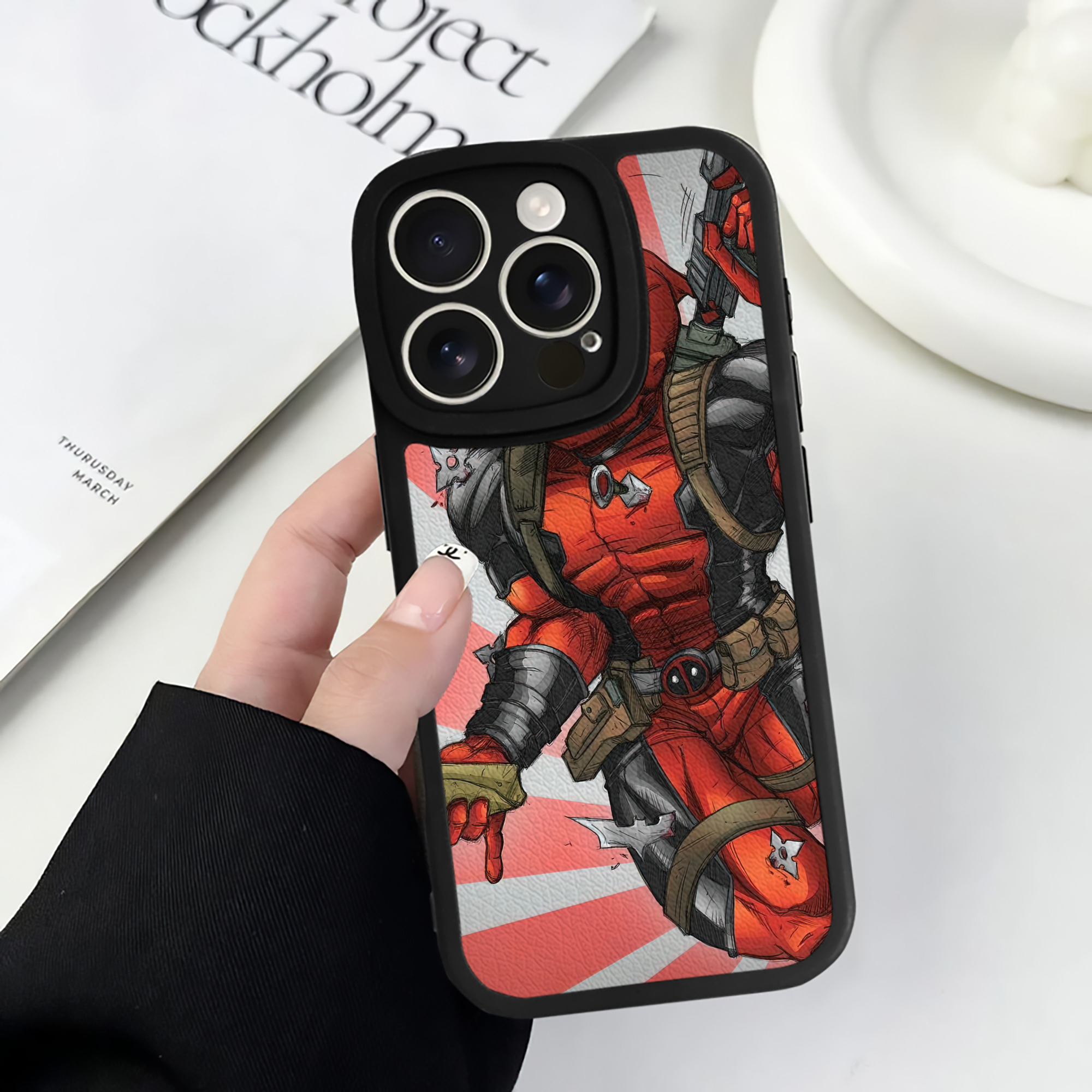 （画像用） Deadpool デッドプール 【iPhone 16シリーズ対応】シリコンスマホケース（レザー調） 材質：シリコン